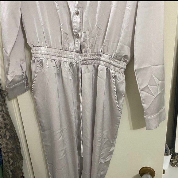 🛍️MISSPAP SATIN EFFECT JUMPSUIT SIZE 8 BUT FITS LIKE A 6 - Picture 3 of 5